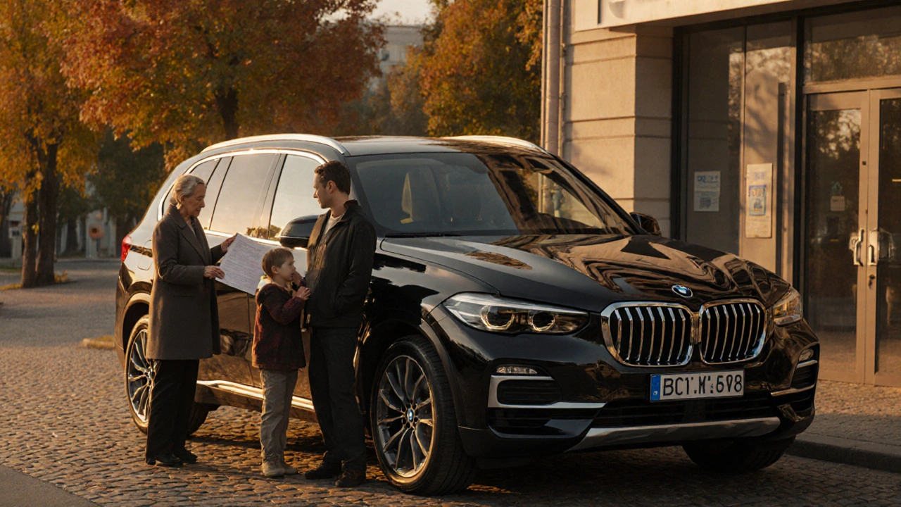 Rodina stojí u BMW X5 s notářsky ověřenou dohodou o převodu auta jako dárku.